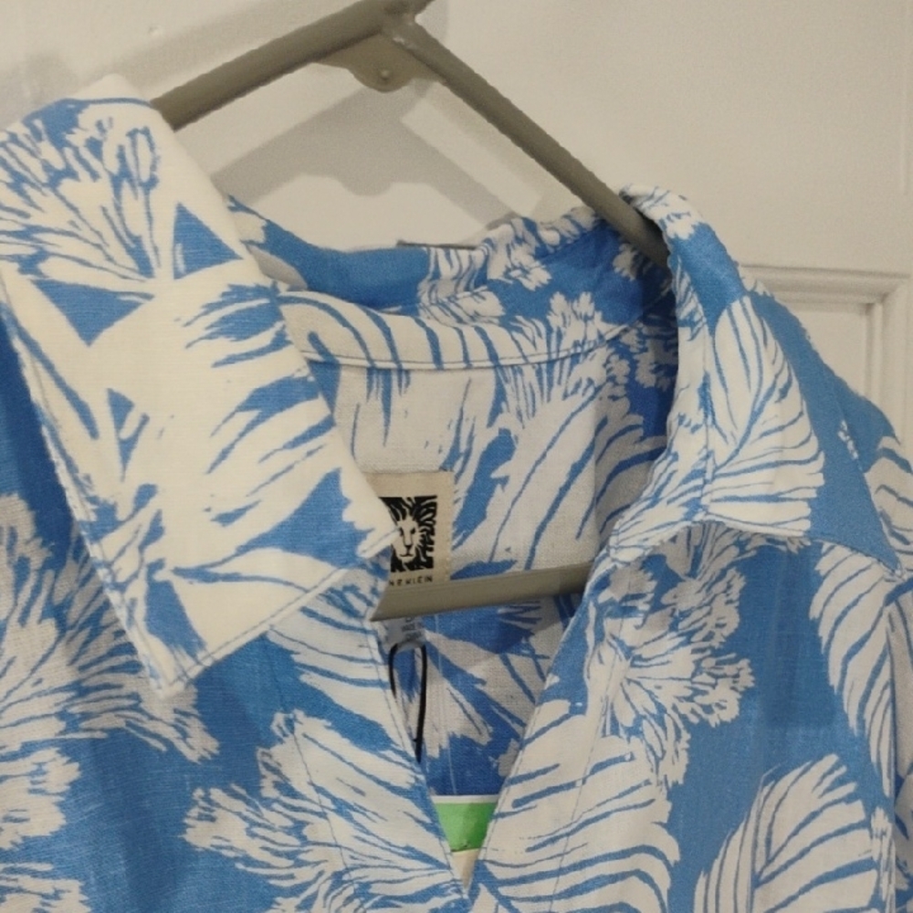 Anne Klein Corn Flower Blue and White Floral Button-Up Shirt - Picture 7 of 11
